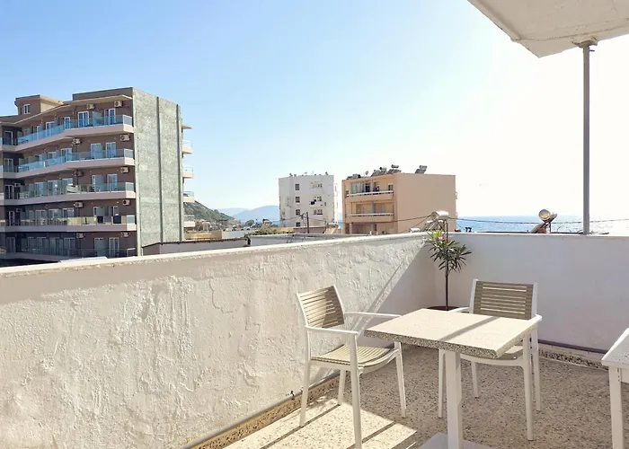 3Rd Floor Apartment In Town With Sea View