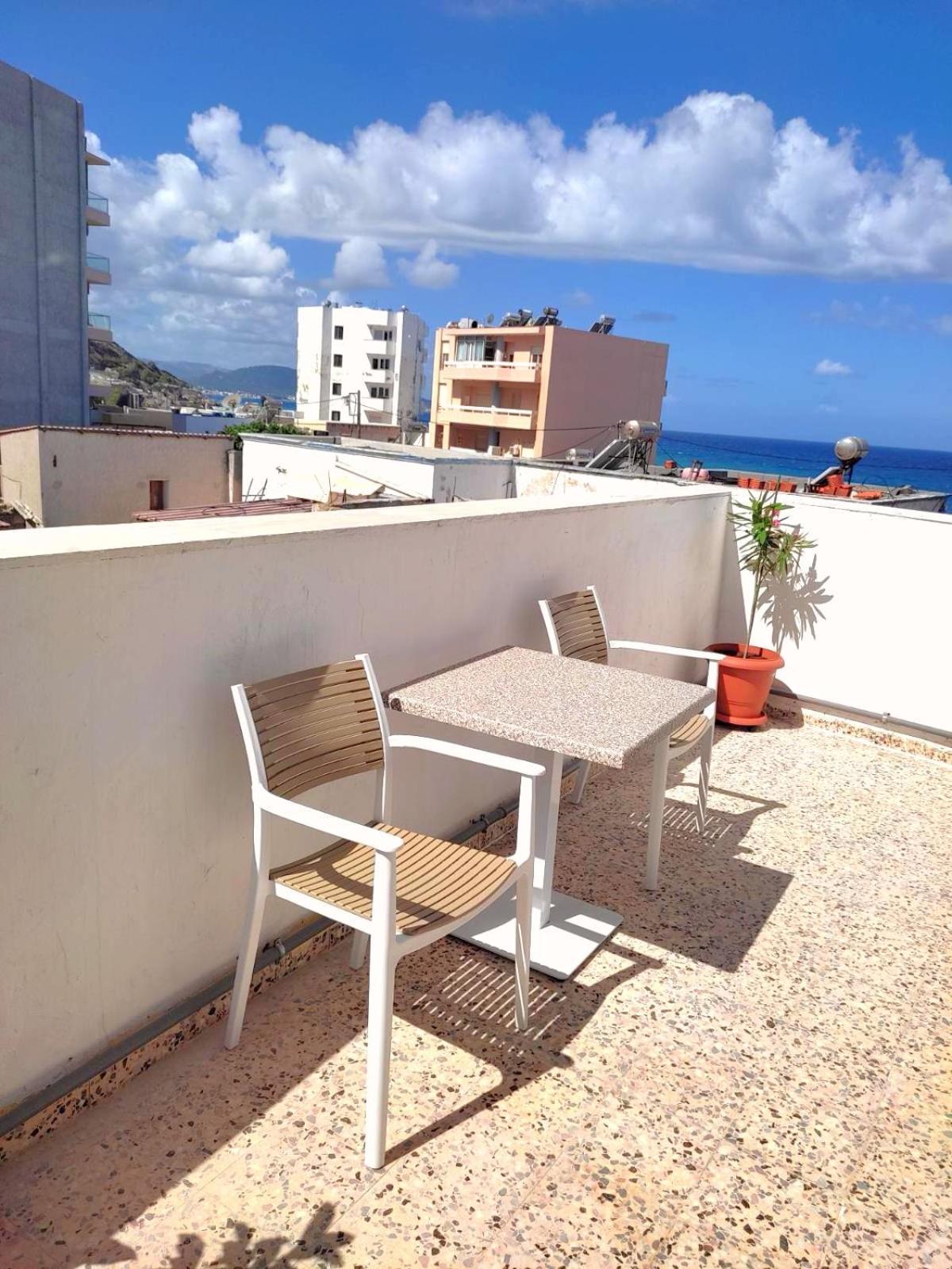 3rd Floor In Town With Sea View Apartment *