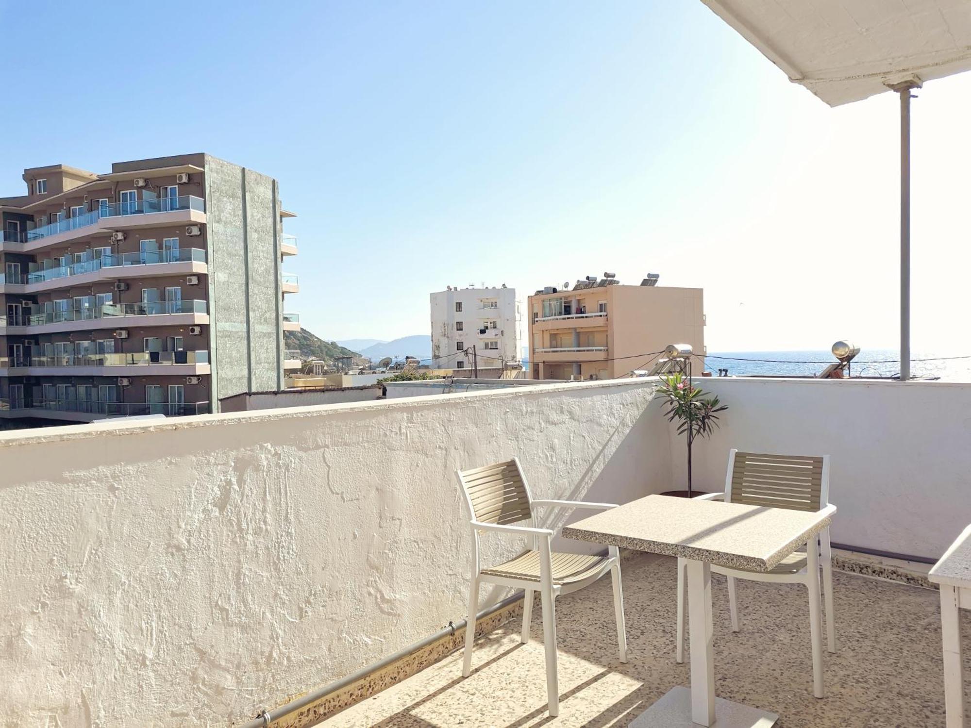 3rd Floor In Town With Sea View Apartment *