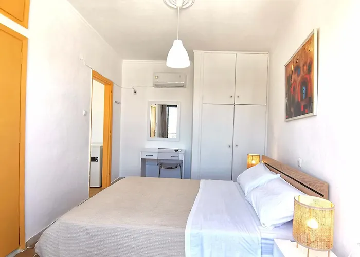 3Rd Floor Apartment In Town With Sea View