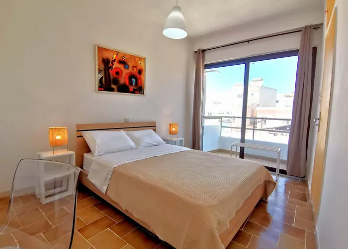 3Rd Floor Apartment In Town With Sea View